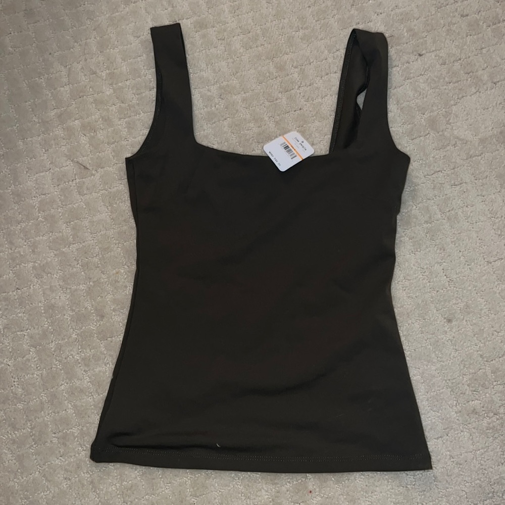 feee people top, hunter green!